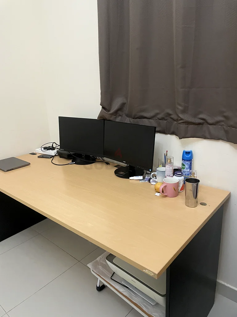 Stylish Workstation Desk with Modern Design63218316864641111
