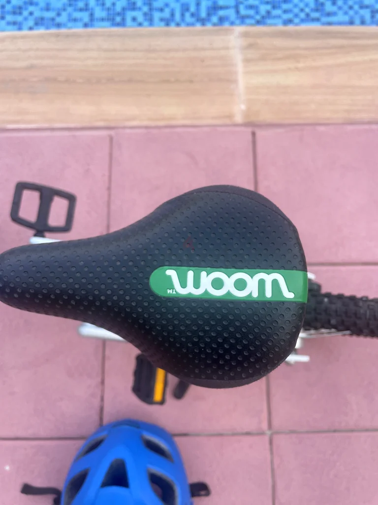 WOOM - دراجة أطفال زرقاء مع خوذة مطابقة - مثالية للمتعة والسلامة!!63170405998083111