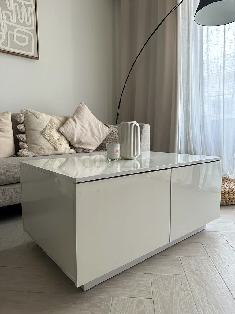 طاولة قهوة بيضاء63191607482754112