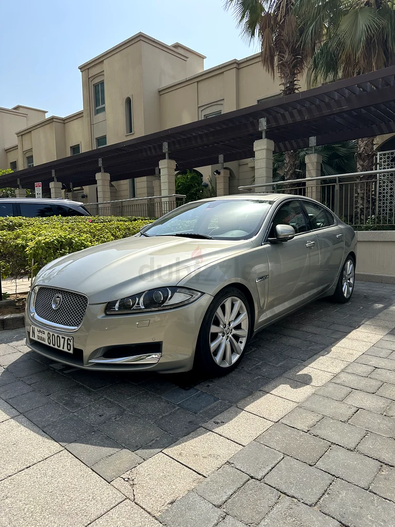 Jaguar XF V863222311769602112