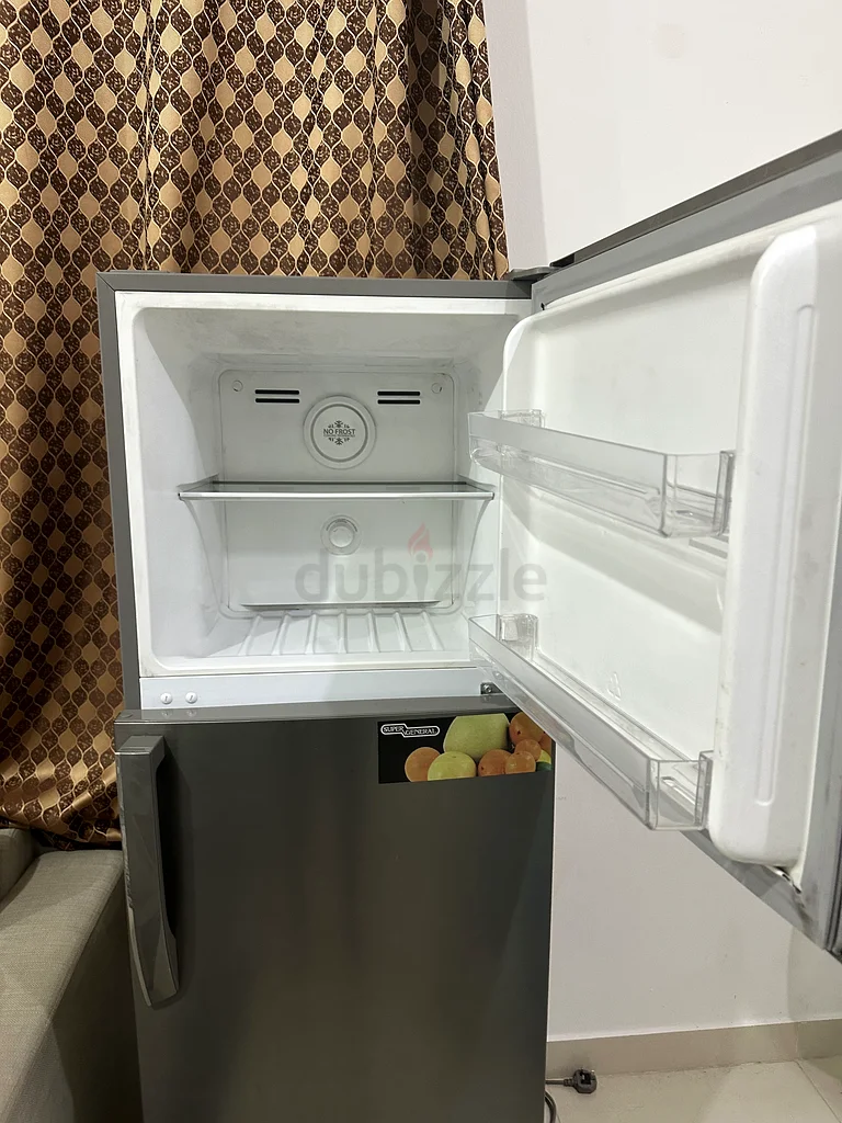 ثلاجة فضية أنيقة للبيع - حالة ممتازة! @ الشعبي 11، المصفحه63254503987586114
