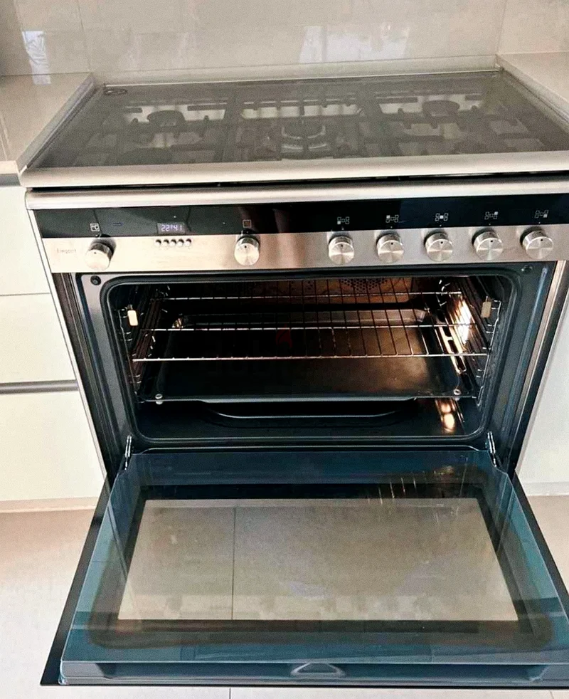 Siemens IQ700 Hybrid Cooker – Gas Burners  Electric Oven Power63247753334530111