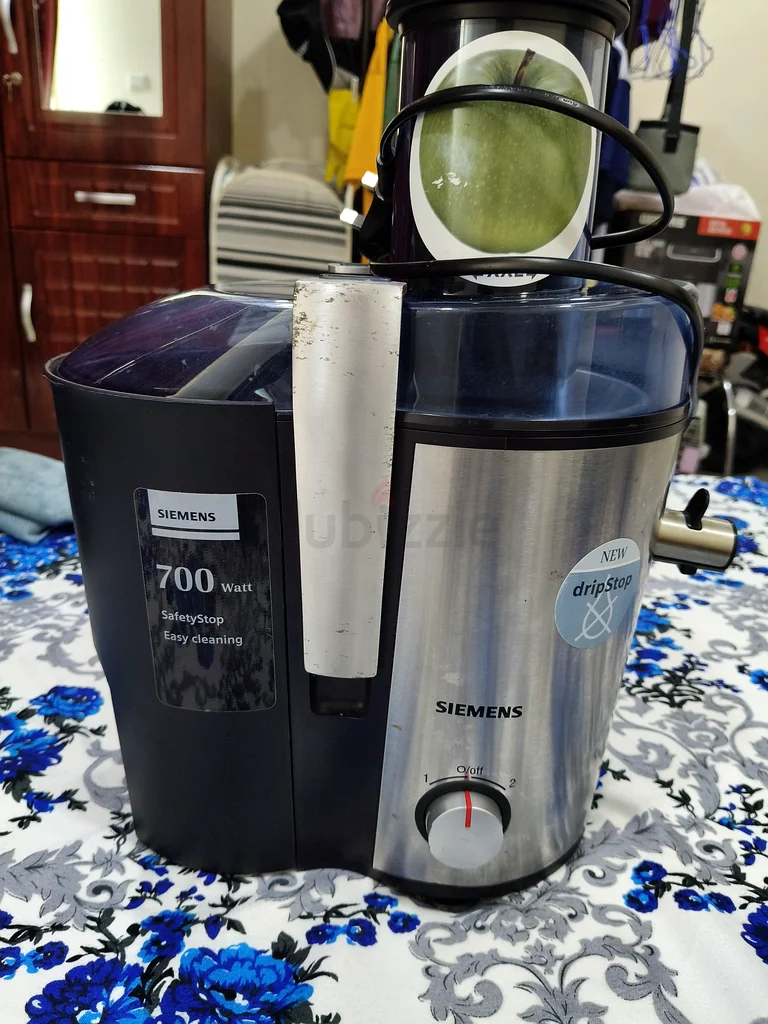 Fresh Juice at Your Fingertips: Siemens Juicer for Sale!632555430936331117