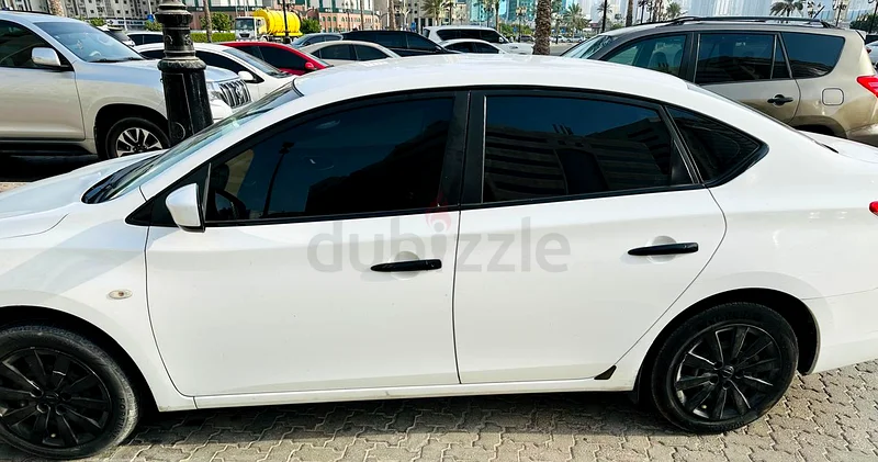 نيسان سنترا 2018 أبيض 1.8 لتر - حالة جيدة جدًا63399981336323113