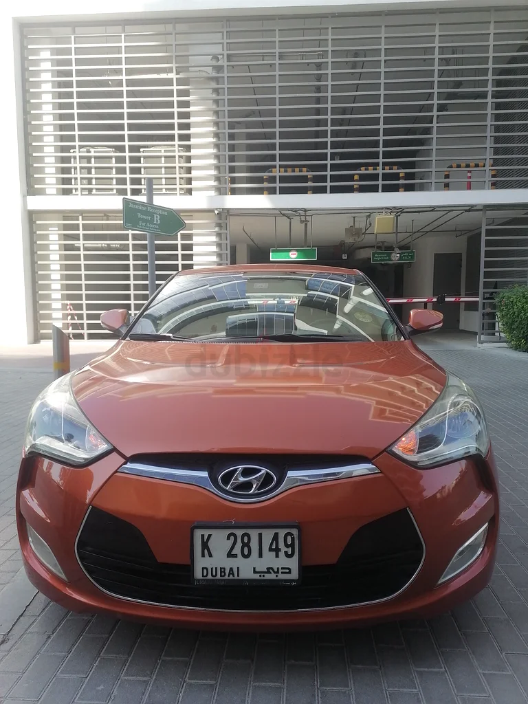 European Lady selling Hyundai Veloster 2013 model in very good condition.63136838823811110