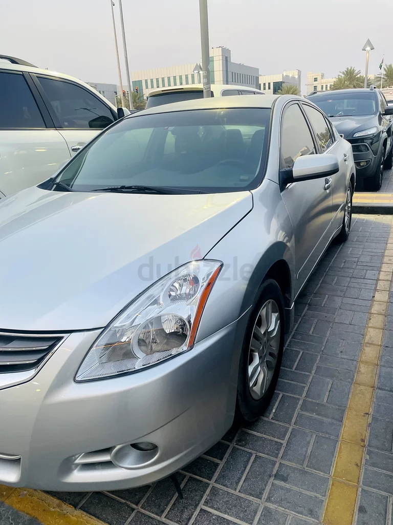 Nissan Altima 2012 model car in good condition is for sale at best price. (Direct from owner)63148649772545112