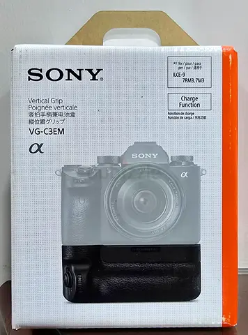 Sony VG-C3EM Vertical Battery Grip + 2 Batteries