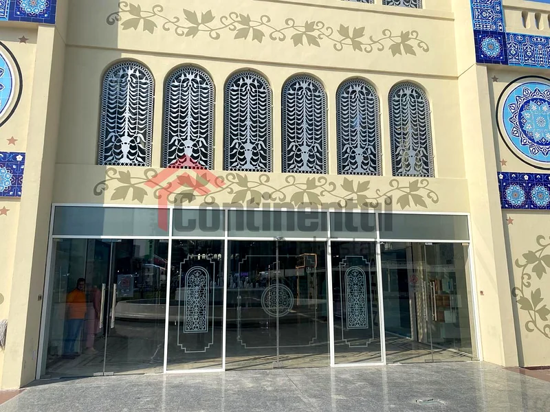 محل شاسع للإيجار في سوق الشارقة المركزي63816452064515114
