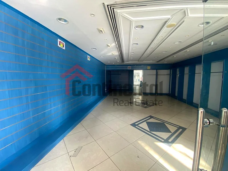 محل شاسع للإيجار في سوق الشارقة المركزي63816452064515111
