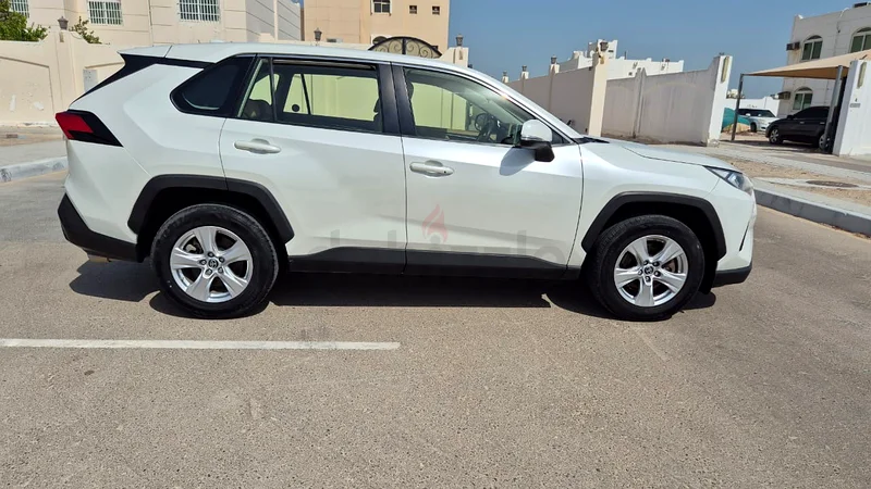 تويوتا راف 4 2020 مع قيادة منخفضة63146742023426111