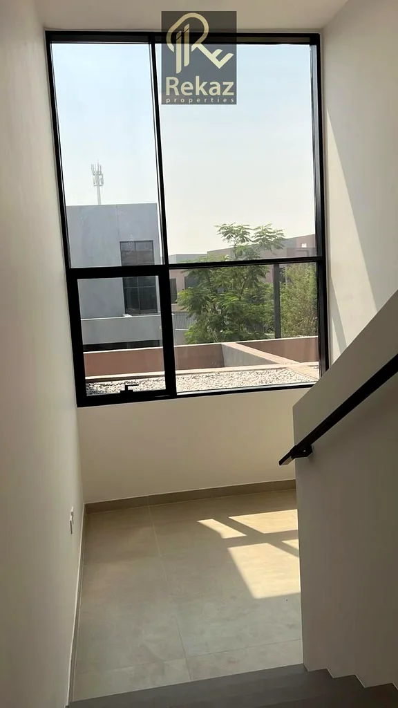 Prime Location - Spacious Unit - Ready to Move in .63157888474881113