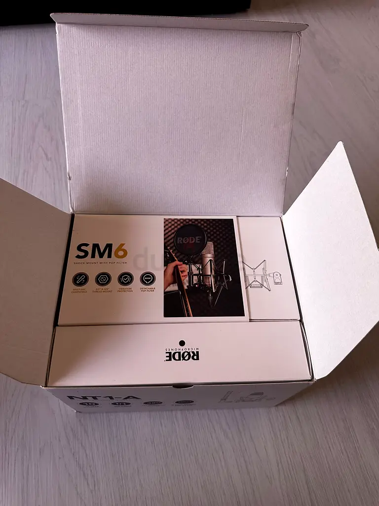 Selling a RØDE NT1-A studio condenser mic – completely unused, only opened to inspect contents. Rode