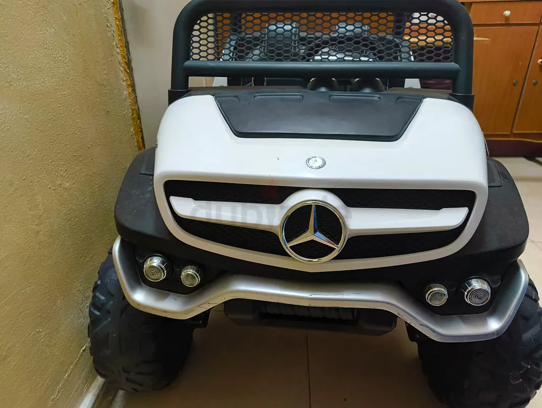 Toy electric car