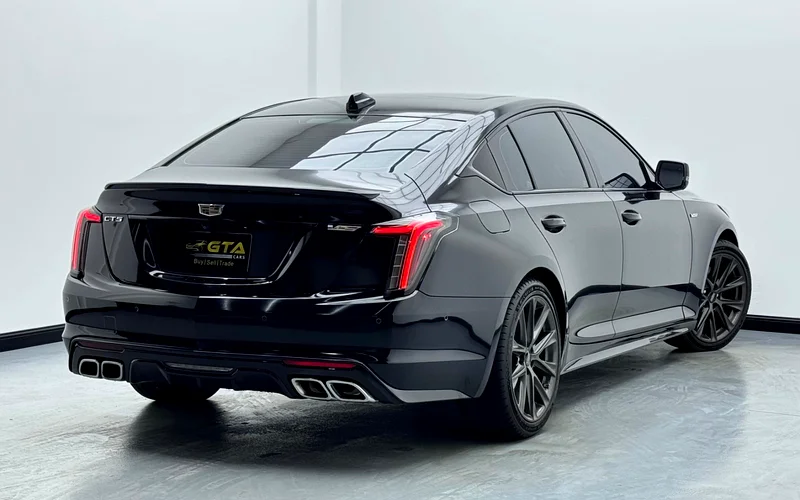سيارة كاديلاك CT5 -V لعام 2020، مع سجل صيانة كامِل لدى وكالة كاديلاك، وضمان سارٍ، بحالة ممتازة، وأقل من الكيلومترات المعتادة، مخصصة لدول مجلس التعاون الخليجي63175261142402113