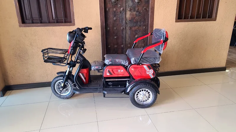 3 passenger scooter with sliding function63253481567491112