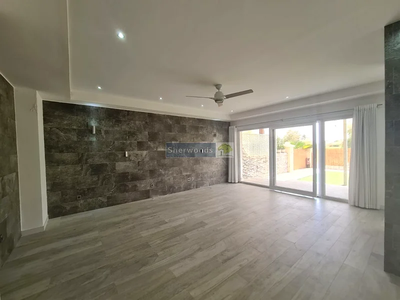 فيلا مكونة من 3 غرف نوم ومُحدثة بالكامل جاهزة للانتقال الفوري63858677518722114
