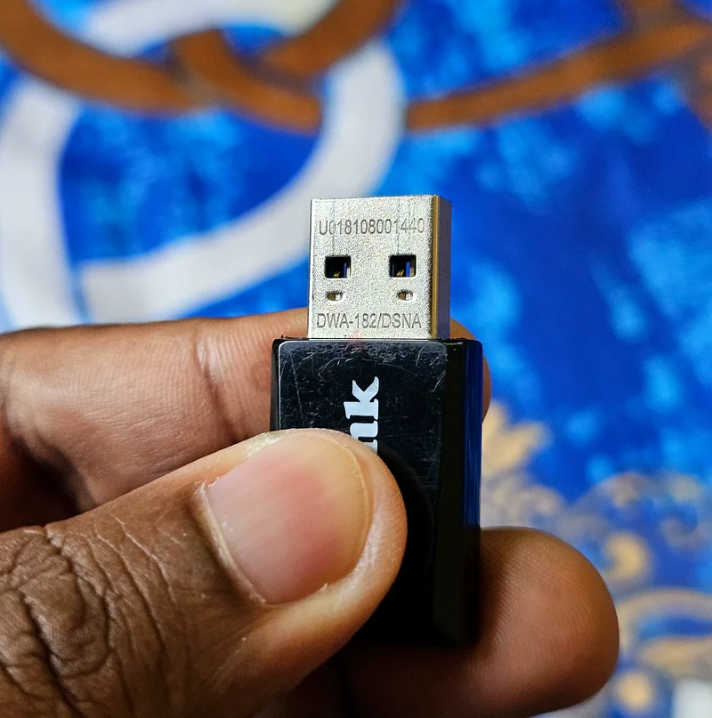 محول واي فاي لاسلكي من D-Link AC1300 عبر منفذ USB63255525372675113