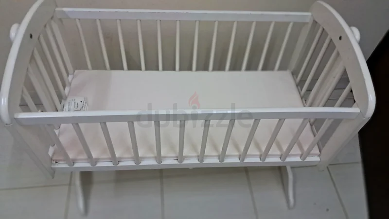 Charming White Cradle for Your Little One63205364062339111