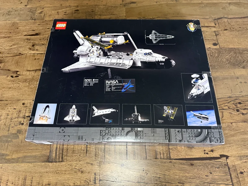 LEGO NASA Space Shuttle Discovery Set - 2354 Pieces!63205883688835111