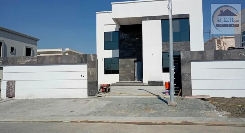 At the lowest price inside Al-Hawshi, a 10,000-square-foot modern villa for sale in a location close to the bridge and services63205334233091112
