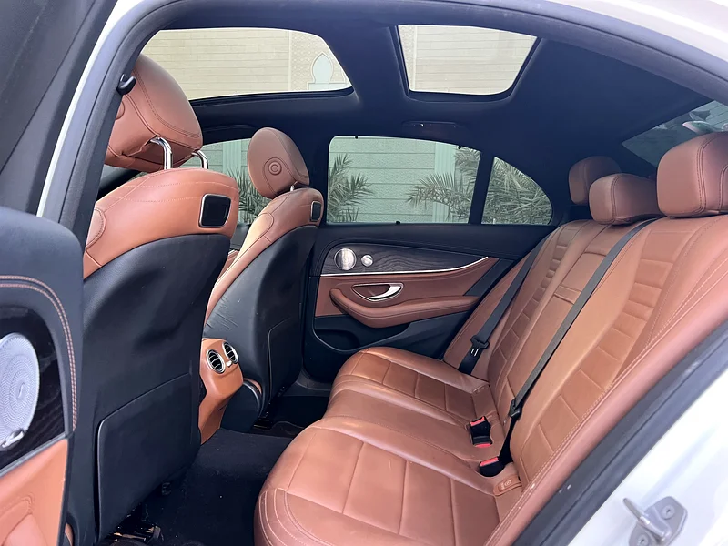 Mercedes E400 Gulf model 2018, repainted only for inspection, with no accidents or repainting.63142581099267114