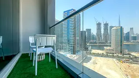 Cozy Studio with Balcony Overlooking Dubai Canal