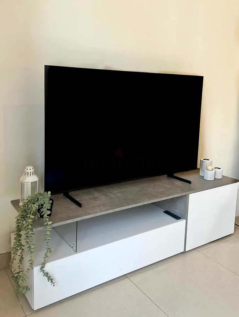 Tv Table -Almost new- for sale !63179862711041111