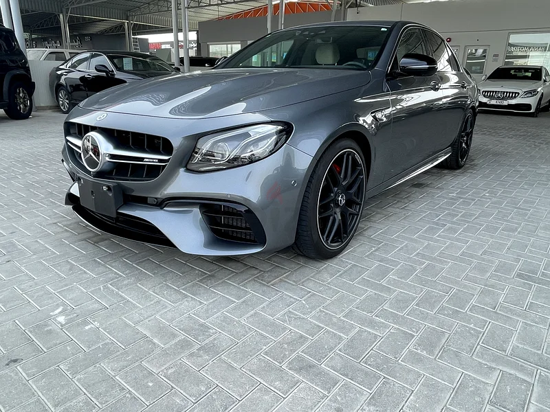 مرسيدس E63S AMG | لون أصلي | مقصورة داخلية بلون البيج | وصل حديثًا63230655811587112