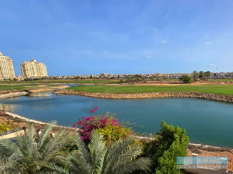 تاون هاوس مكون من أربع غرف نوم للبيع في قرية الحمرا - إطلالة على البحيرة63858776124417111