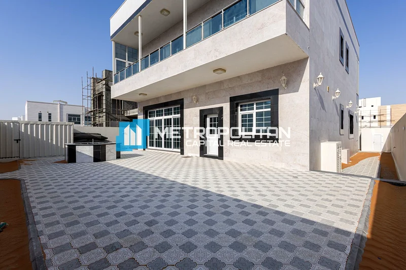 Single Row 5BR with Elevator| Majlis| Huge Layout63172664342273112