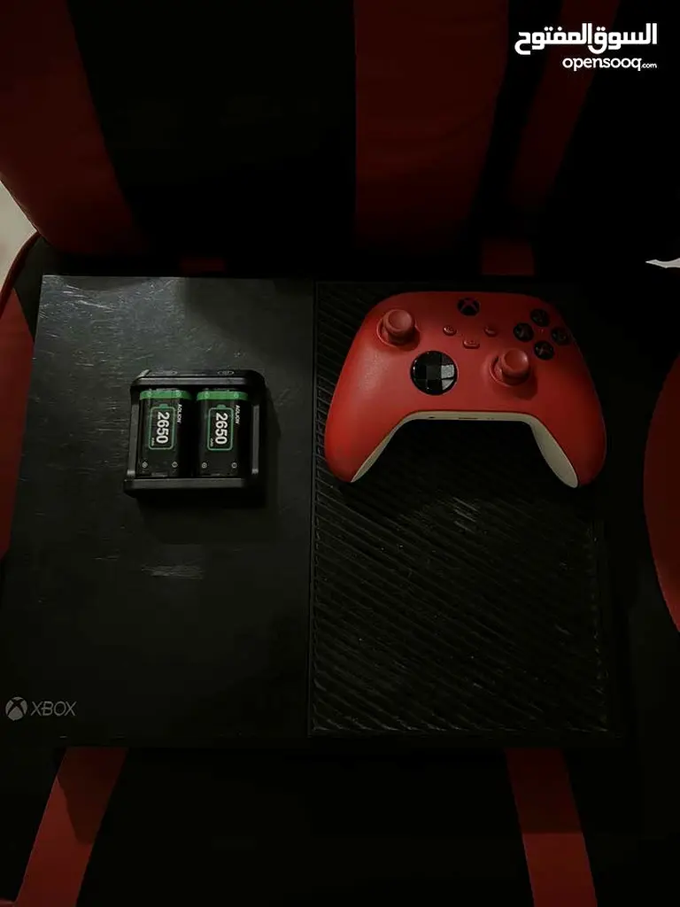 Affordable Microsoft Xbox One Console with Controller and rechargeable batteries (price negotiable)