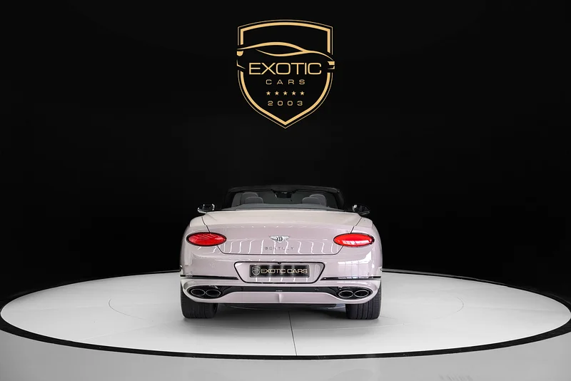 GTC V8 S - إصدار أسود - داخلية ثنائية الألوان - رمادي كرايون - الضمان حتى أغسطس 202663174304671363114