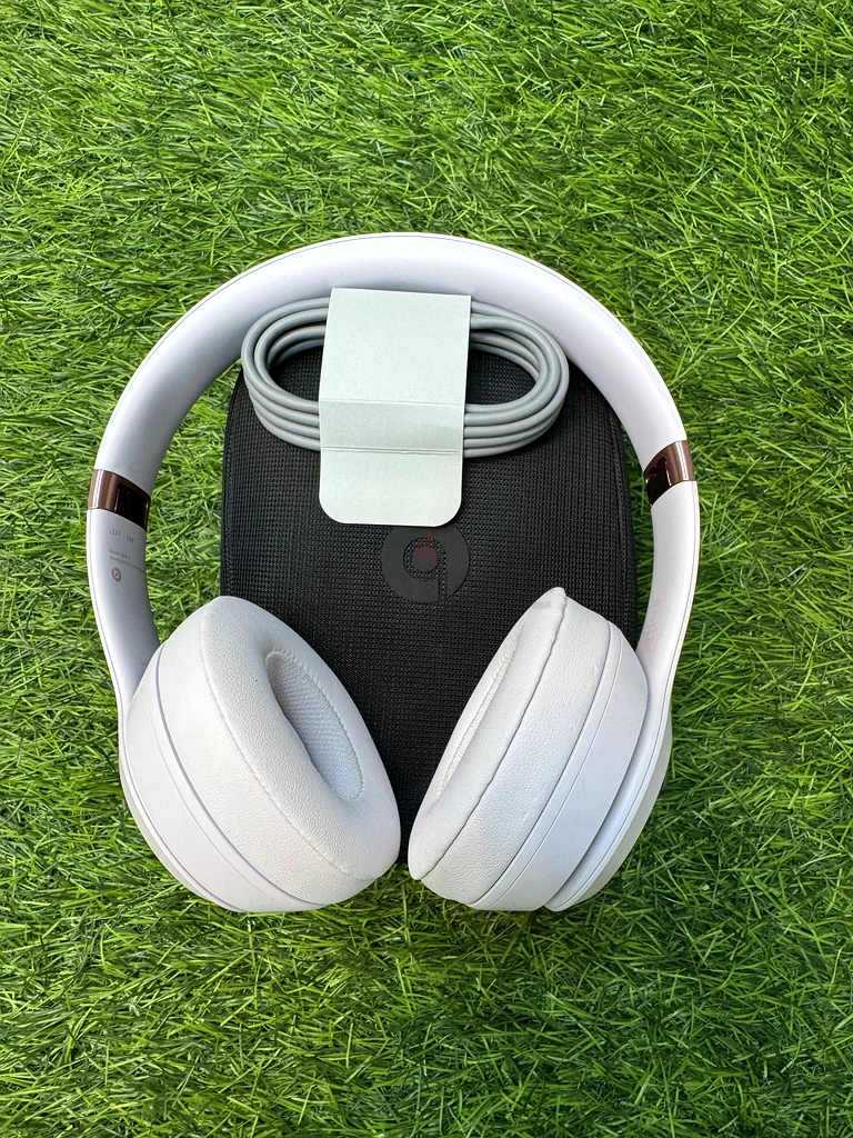سماعات بلوتوث لاسلكية من Beats Solo 4، متوافقة مع أجهزة Apple وAndroid، تدوم البطارية حتى 50 ساعة63260216214657113
