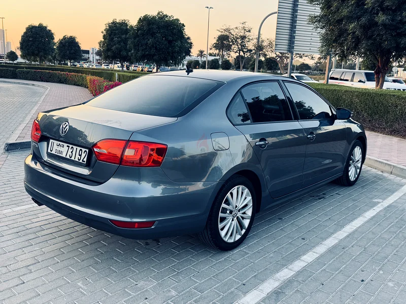VolksWagen Jetta SEL 2.0 | Full option 2015 | GCC | Good Condition | Accident Free |63152290220545112