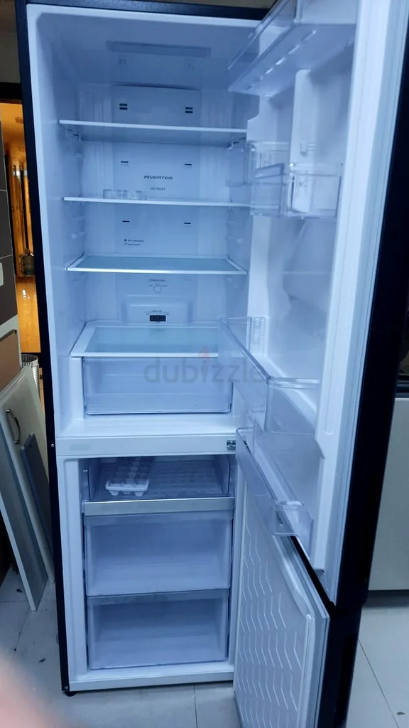 ثلاجة فريزر سعة 410 لتر من الموديل الأسود الأحدث من شركة هيتاشي، بأبعاد عرض 60 سم63170401942401112