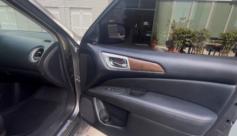 Nissan Pathfinder Midnight Edition SV - 4WD Full Option Model 201963148166236417113