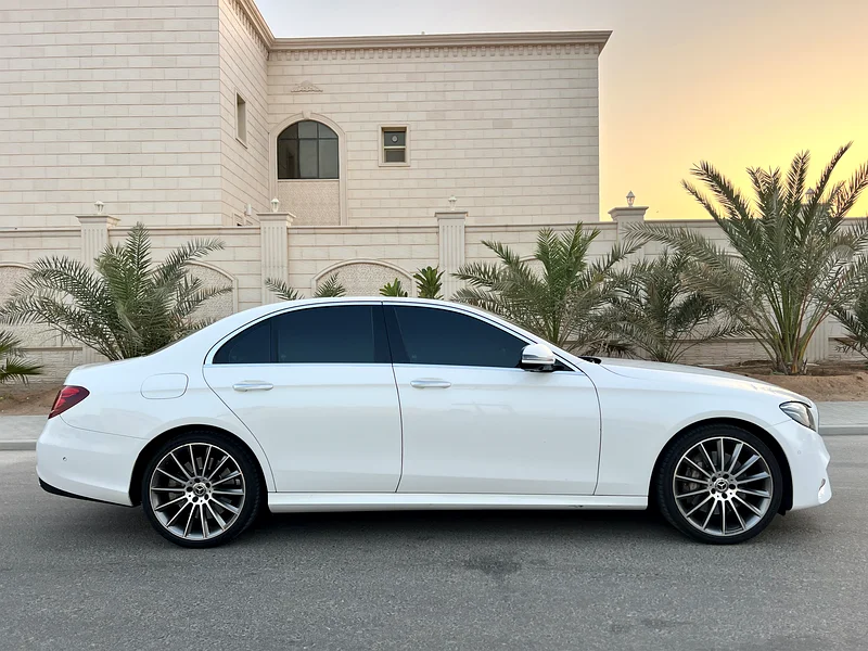 Mercedes E400 Gulf model 2018, repainted only for inspection, with no accidents or repainting.63142581099267113