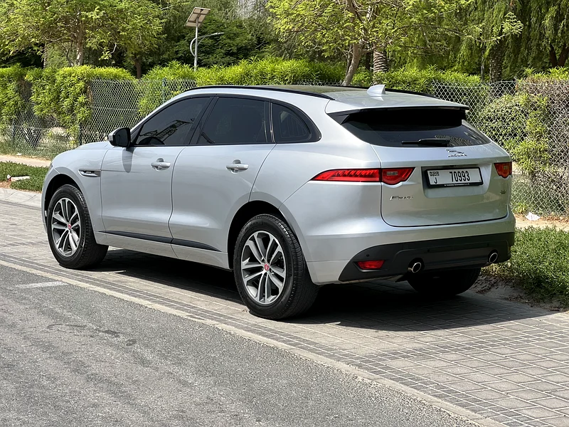 Jaguar F-Pace R-Sport 2018 | GCC Specs | Full Agency History | Original Paint | very clean car63176168787969111