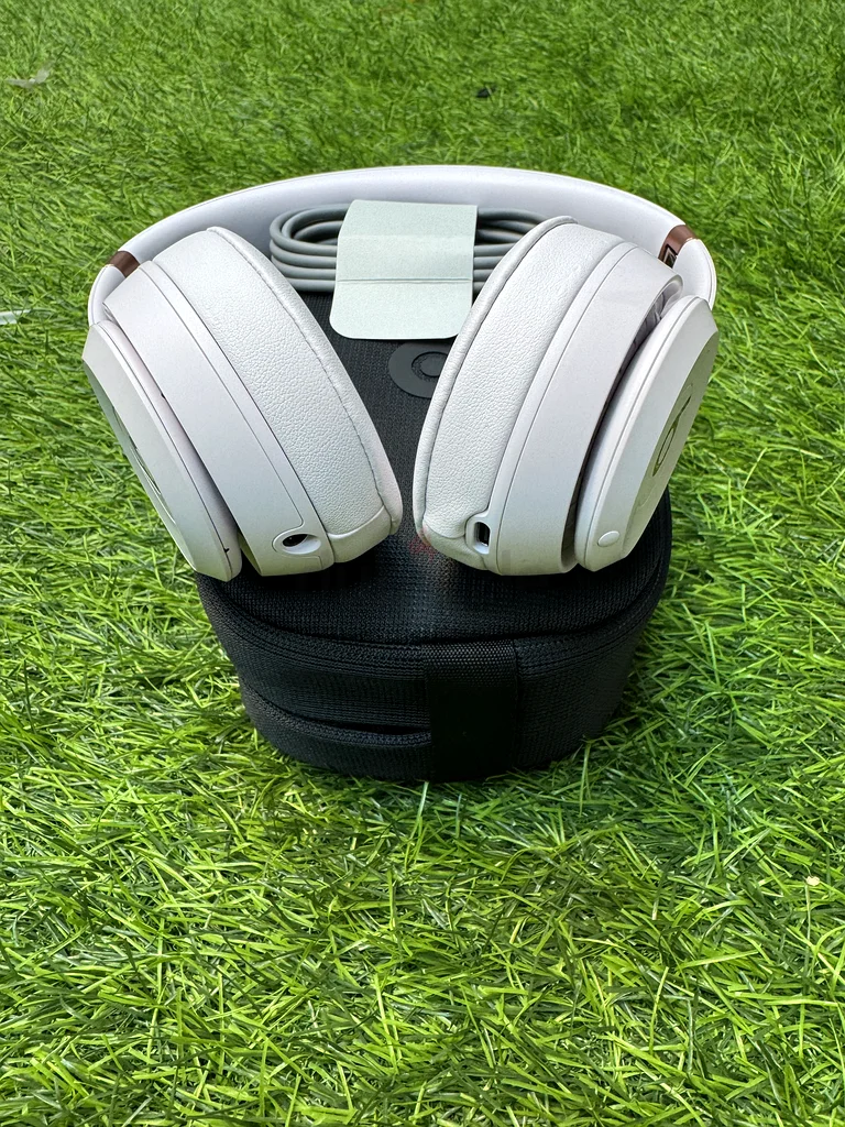 سماعات بلوتوث لاسلكية من Beats Solo 4، متوافقة مع أجهزة Apple وAndroid، تدوم البطارية حتى 50 ساعة63260216214657112