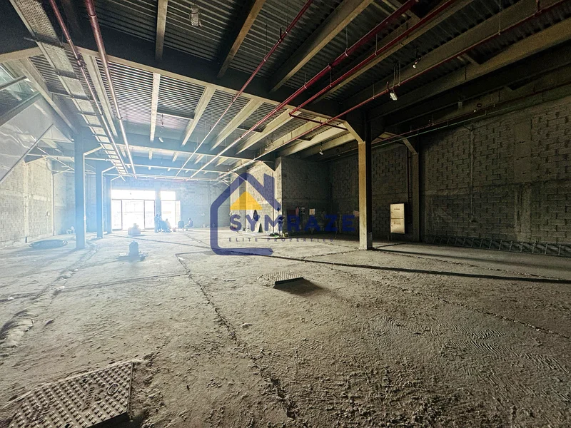 HUGE RETAIL SPACE WITH ESCALATOR | PRIME LOCATION63616025180802111