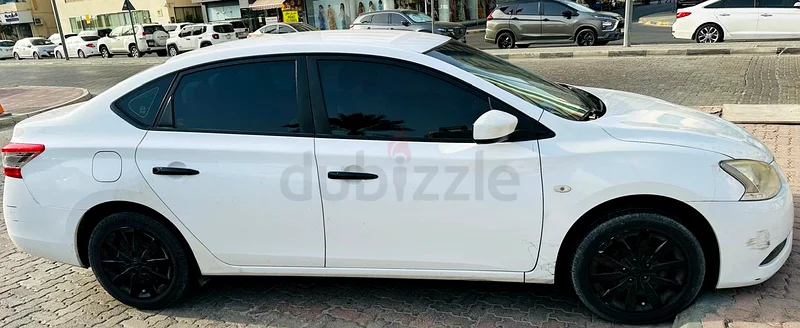 نيسان سنترا 2018 أبيض 1.8 لتر - حالة جيدة جدًا63399981336323112