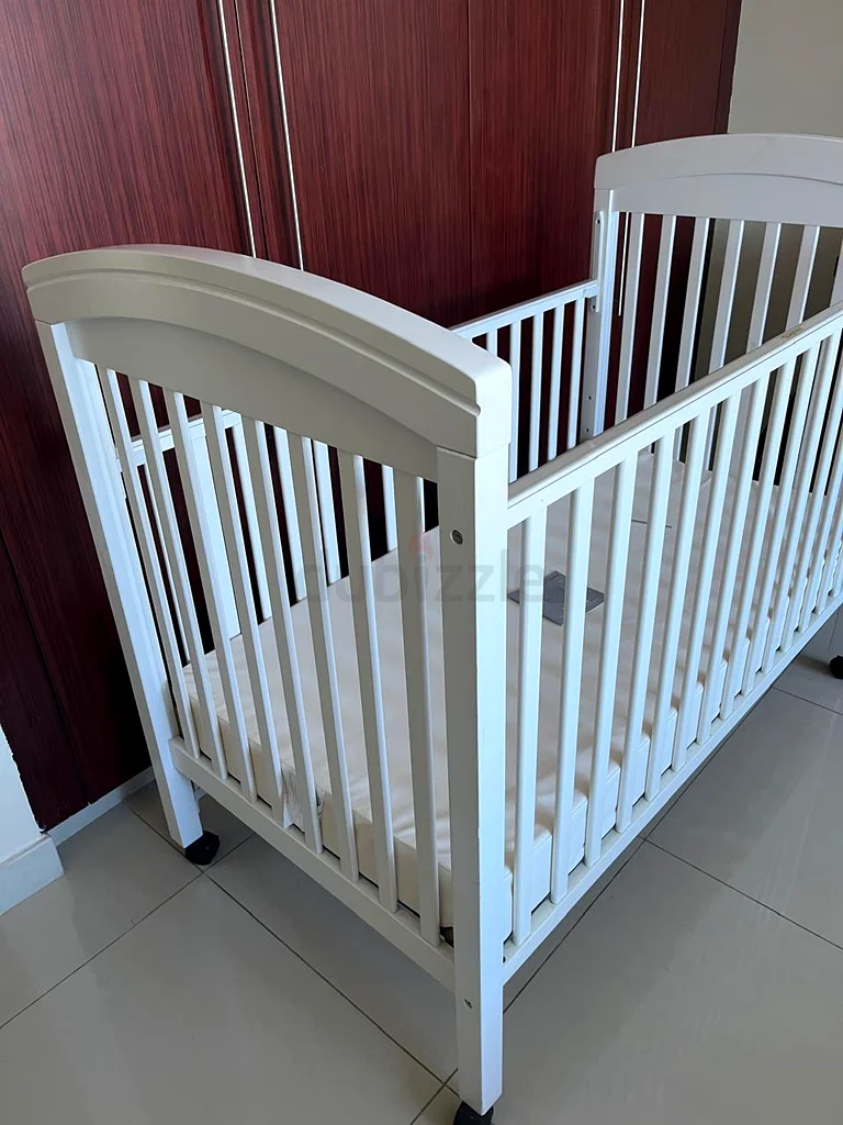 Elegant White Baby Crib63208855712771112