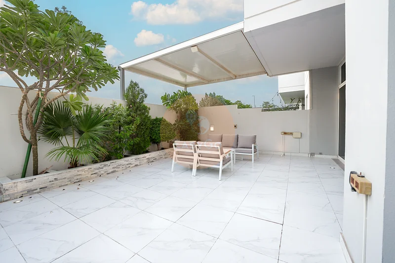 URBAN LIFESTYLE / LUXURIOUS FURNITURE / LAVISH COMMUNITY63827987921155114