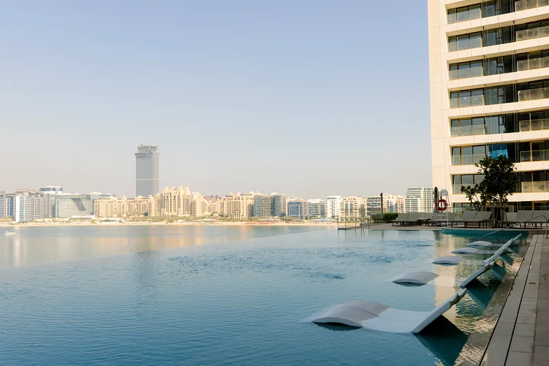 ملاذ فاخر بثلاث غرف نوم مع إطلالات واسعة على المياه في بيتش آيل63830029988097110
