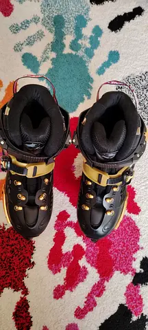 Stylish Black and Gold Inline Skates - Glide in Style!