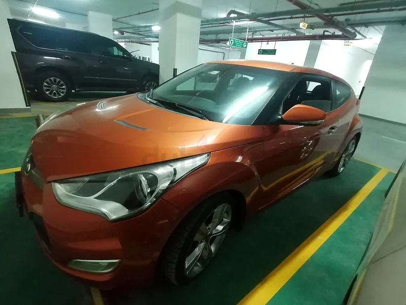 European Lady selling Hyundai Veloster 2013 model in very good condition.63136838823811112