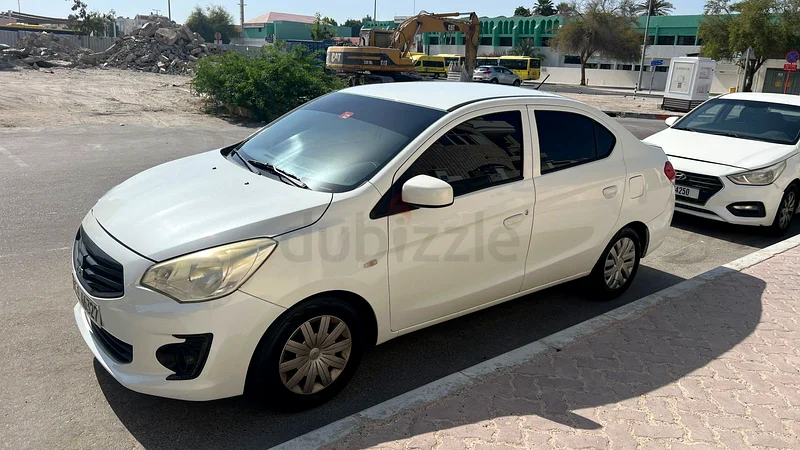 ميتسوبيشي أتراج 2014 @ 1550063152750267521112