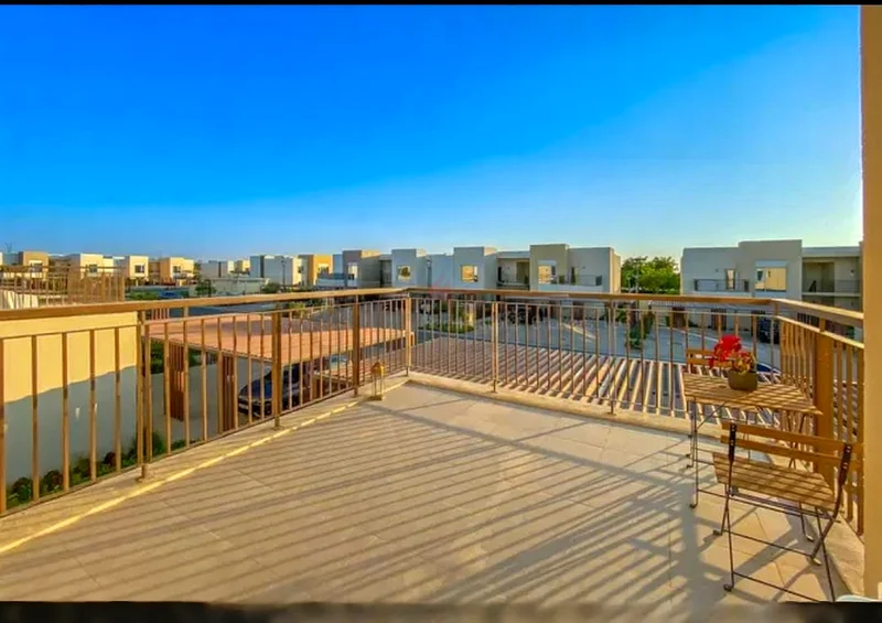 Direct from owner- 2 bed Corner Unit (NO AGENT COMMISSION)63161534075395113