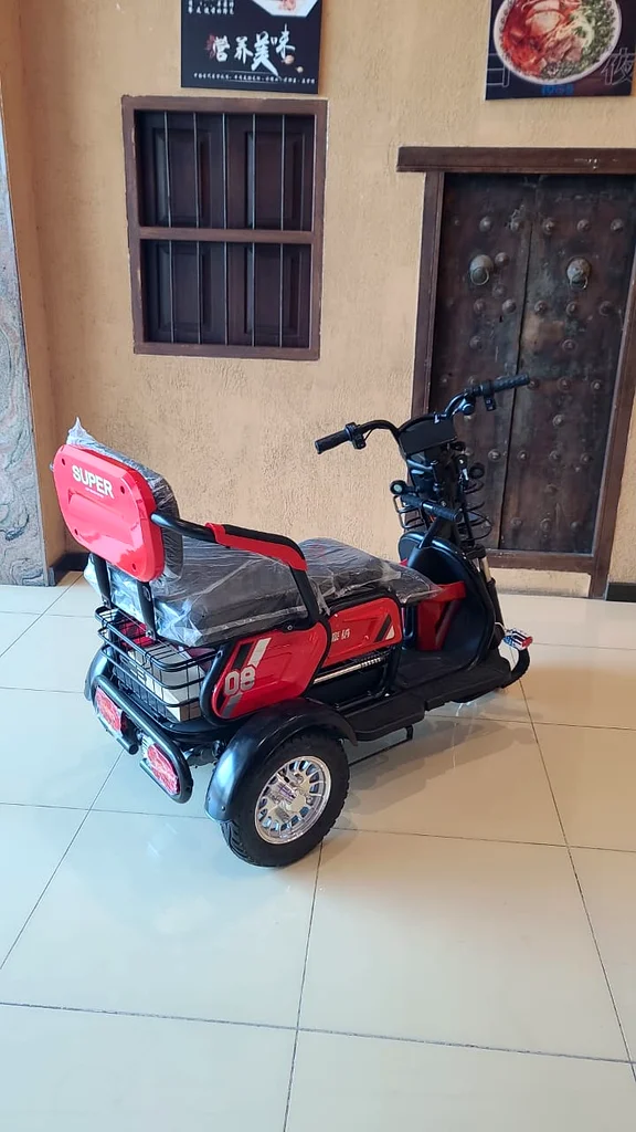 3 passenger scooter with sliding function63253481567491114