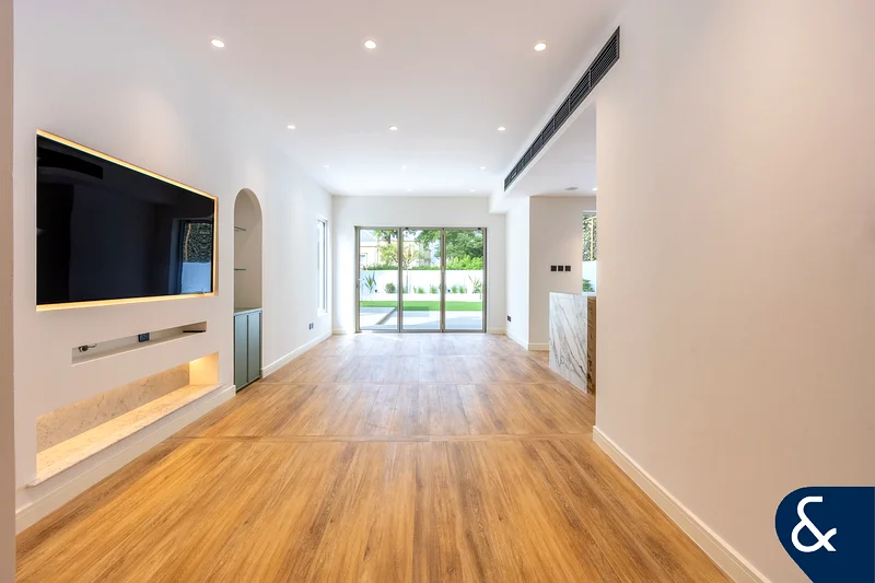 FULLY UPGRADED | 4 BEDS EXTENDED | ONE OF ONE63922623994113110